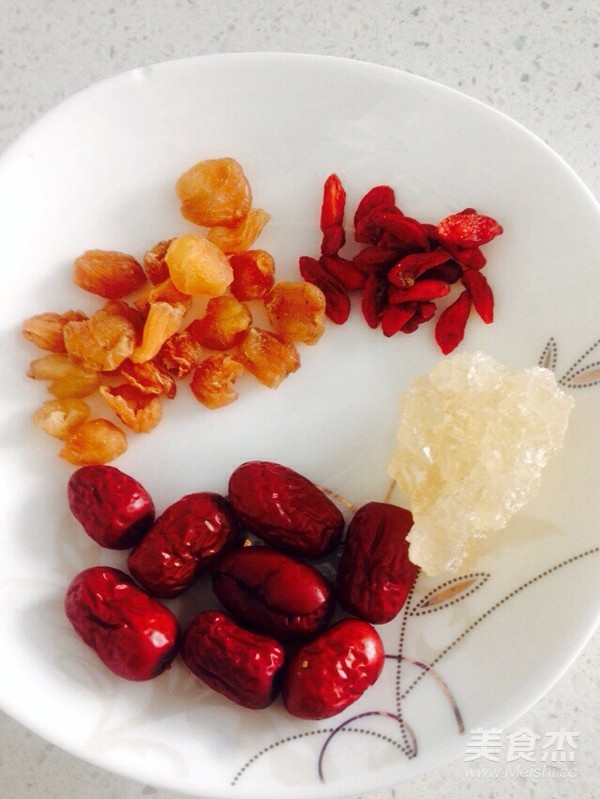 冬瓜莲子绿豆桂圆枸杞红枣汤