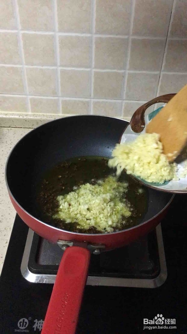 金蒜酸菜鱼的做法