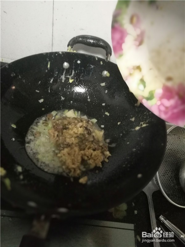 土鸡蛋酱炒洋葱段