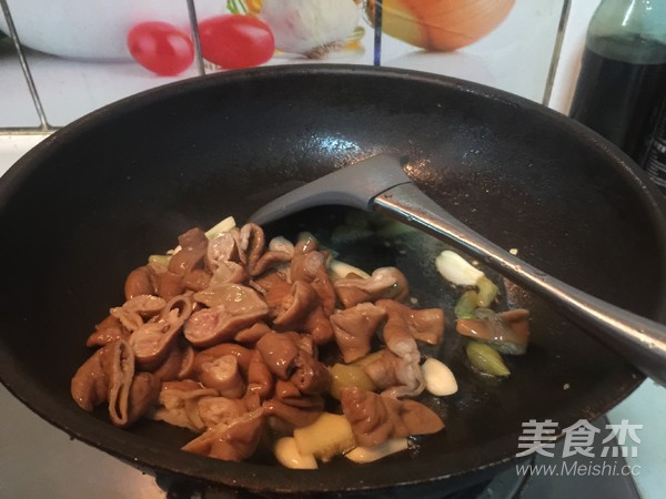 辣炒肥肠的做法