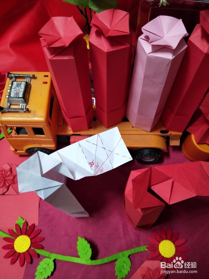 多面体楼房:艺术馆,美术馆,图书馆。