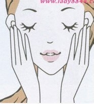 妆水，精华和乳液的正确涂抹方法