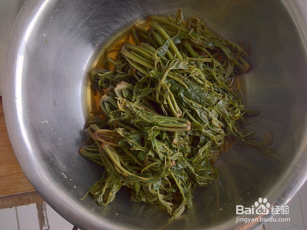 如何做家常的香椿芽炒鸡蛋