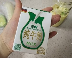 如何制作牛油果香蕉奶昔