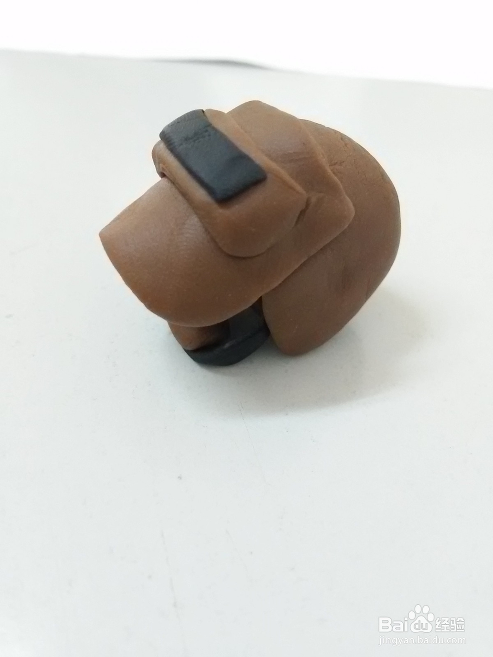 怎么用橡皮泥捏吃鸡头盔