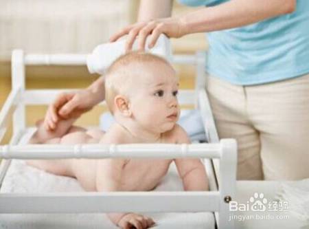 宝宝痱子总是好不了，妈妈快这样应对！