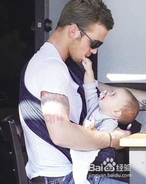 护理新生儿的注意事项 1