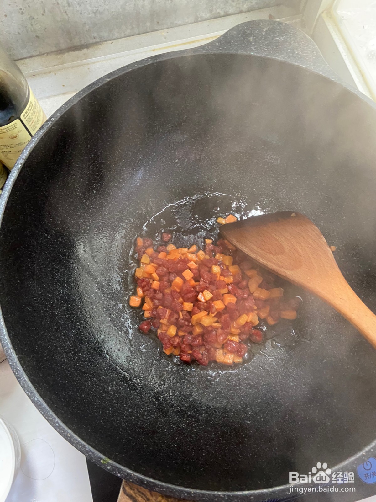 腊肠包菜什锦焖饭的做法
