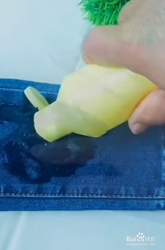衣服沾上油渍怎么办