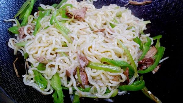 芹椒牛肉葱炒面