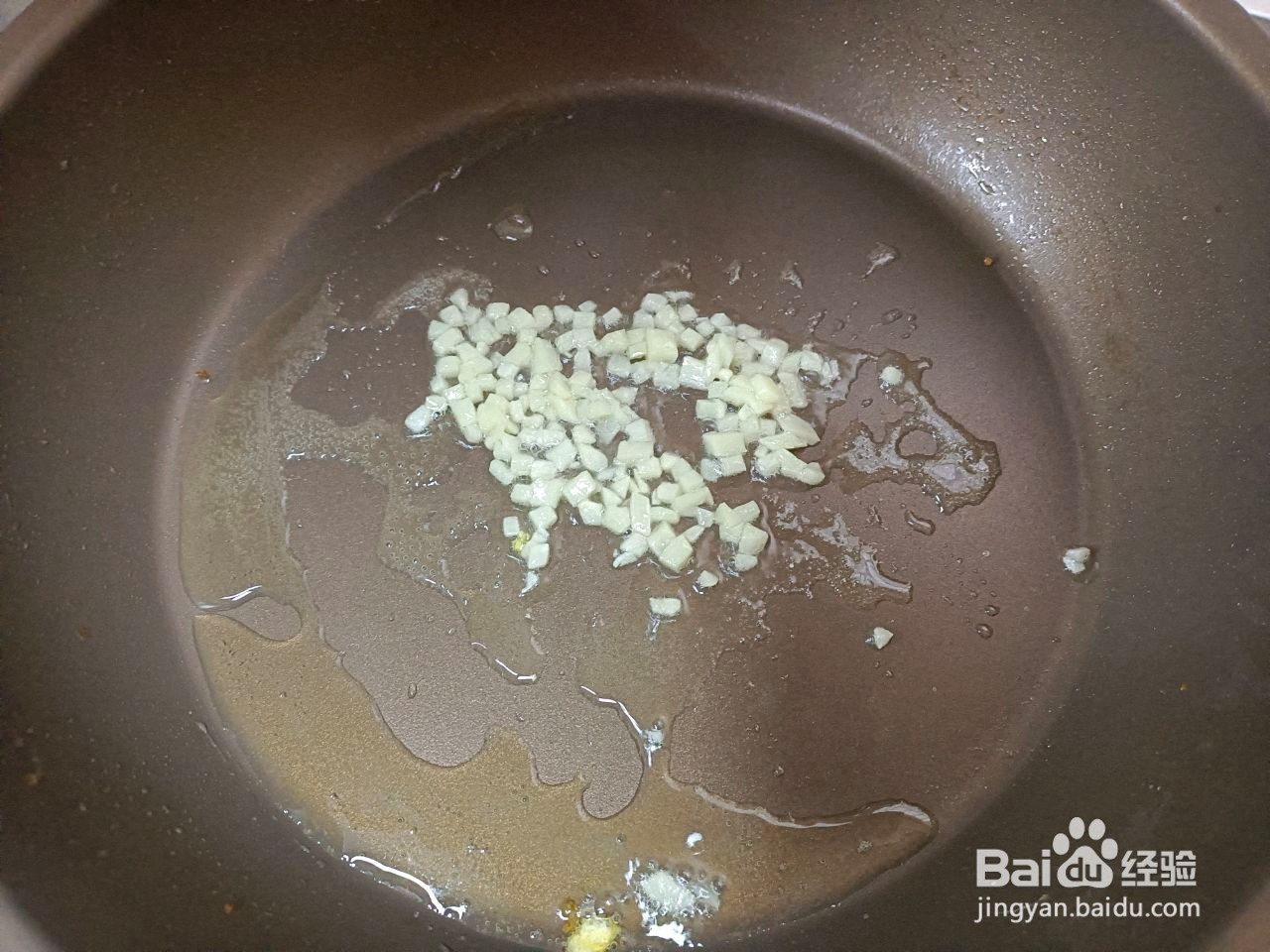 洋葱木耳炒鸡蛋的做法