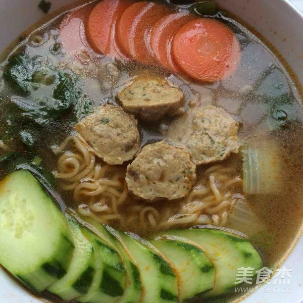 菜叶肉丸煮泡面