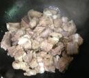 排骨炖玉米豆角的做法