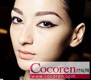 怎样掌握眼线液的画法