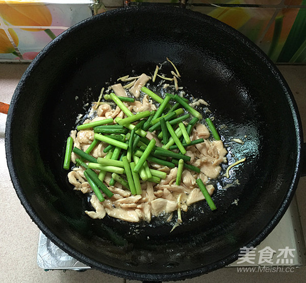 蒜苔炒鸡胸肉