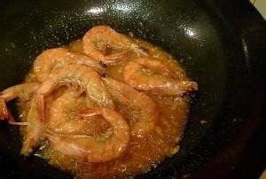 鲜美含汁油焖大虾的做法