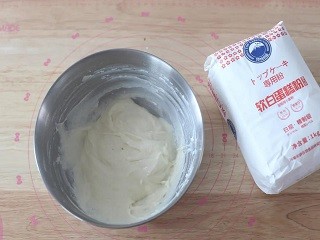草莓冰奶酪戚风蛋糕怎么做