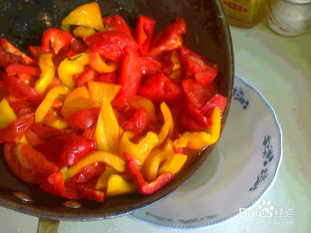 #美食#老年人怎样用西红柿焖大辣椒