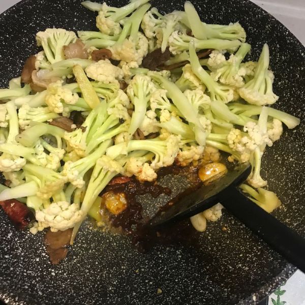 五花肉干煸有机花菜