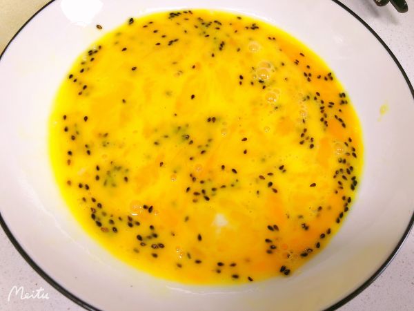 黑芝麻鸡蛋面包片
