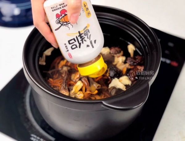 菌菇排骨养生汤