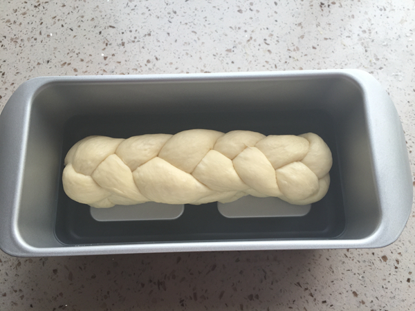 牛奶中种辫子面包