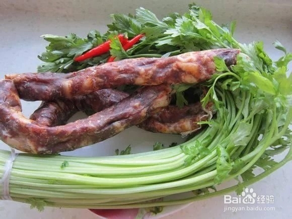 芹菜炒腊肠的烹饪