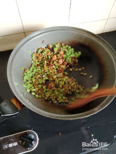 怎么炒苍蝇头？