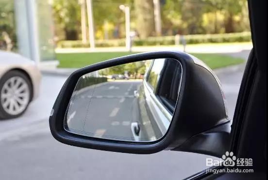 如何正确调节汽车后视镜？