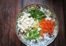 怎么做一道美味的蟹粉豆腐汤捞面