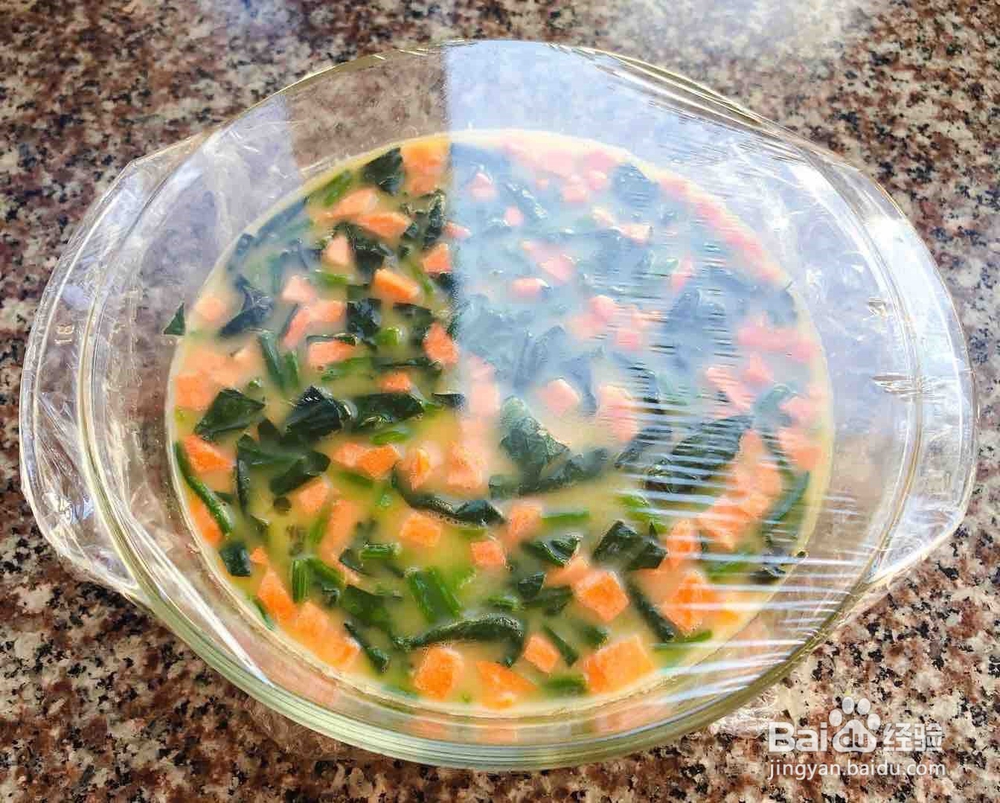 制作美味的虾爬肉菠菜蒸蛋羹