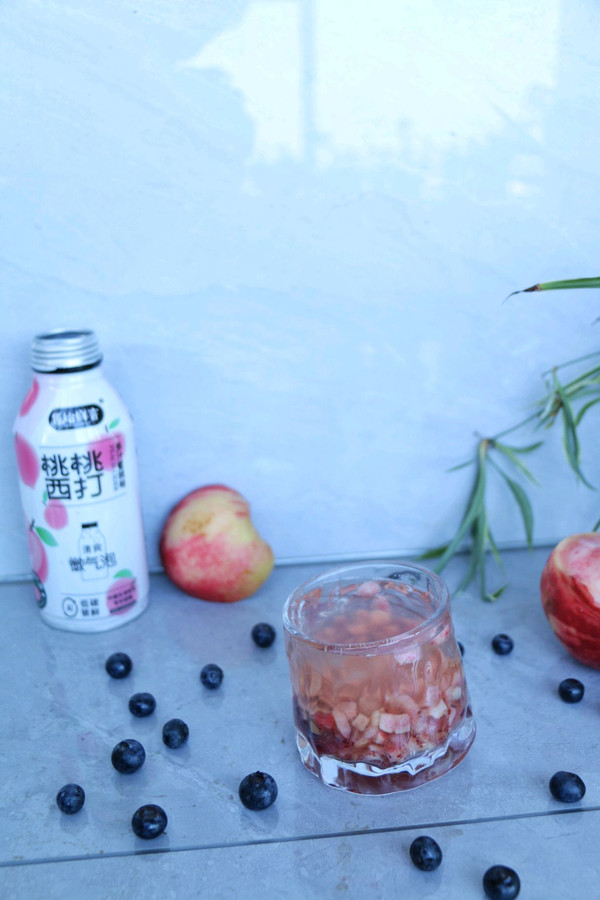 少女心莓桃多多气泡饮