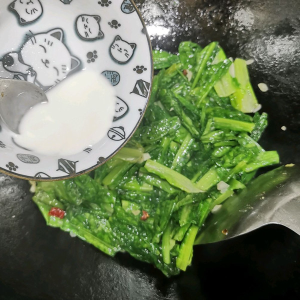 家常炝炒油麦菜