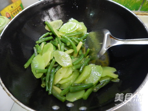 莴笋烧豆角的做法