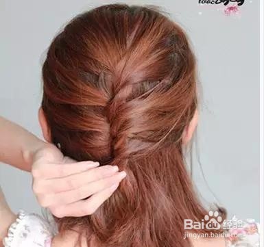 蝎子辫编发怎么编