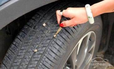 轮胎缝中的小石子到底要不要抠掉？