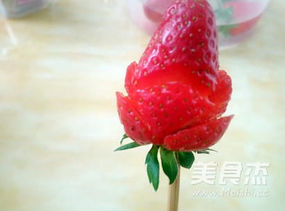 草莓玫瑰花的做法