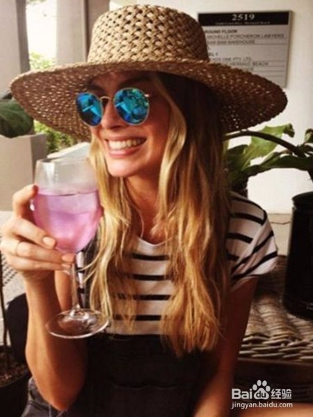 草帽搭发型，为你赚足回头率，学学吧