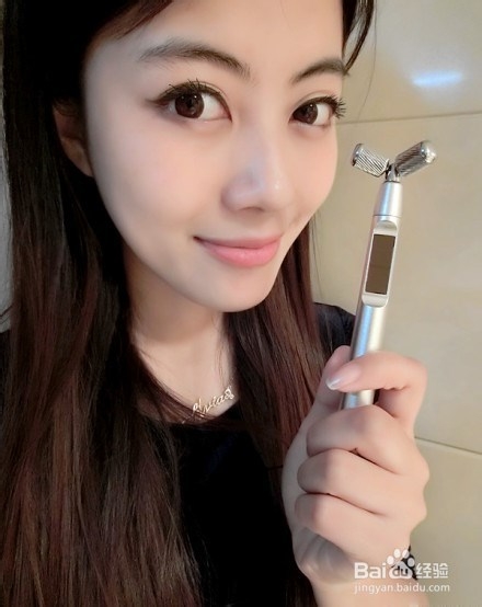 太阳能瘦脸美容棒的使用方法