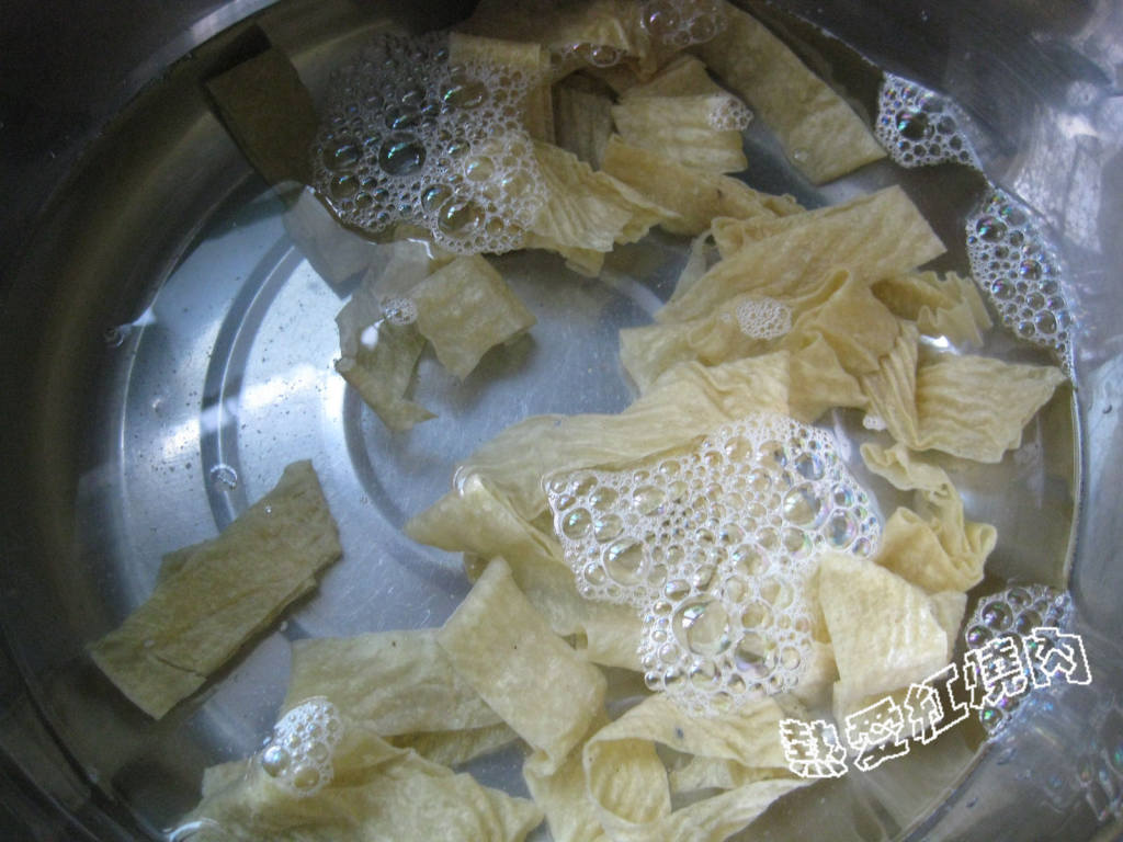 香味十足的柿子椒炒油豆皮!