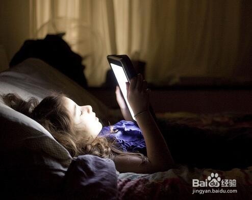 <b>孩子使用手机时应该避免哪些事情发生</b>