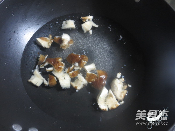 氽香菇瘦肉丸子