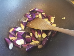 养生食补肉末茄子煲的做法