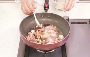 美味的培根爆炒菠菜