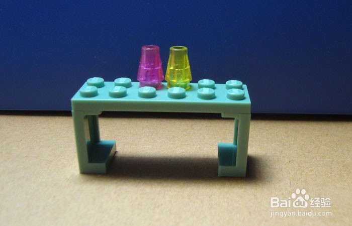 如何用积木搭建运输家具用品的场景