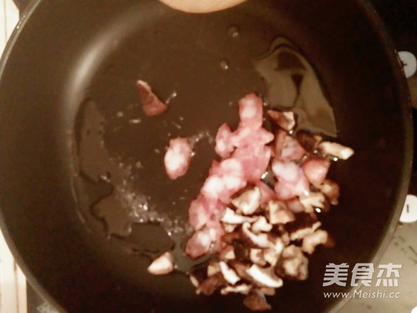 腊肠香菇炒饭
