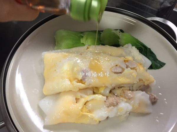 猪肉鸡蛋拉肠粉