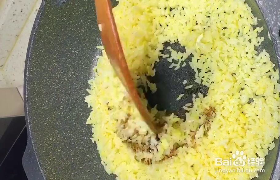 如何炒美味好吃的嫩黄色蛋炒饭