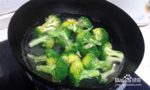 家常菜：西兰花炒肉片