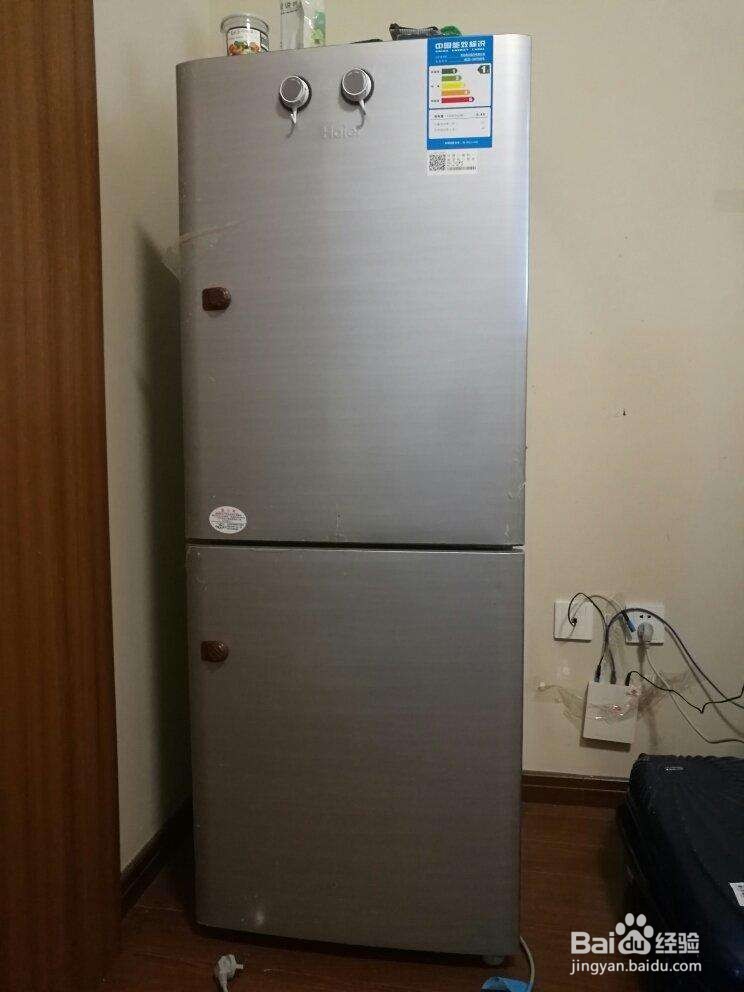 买电冰箱时，如何检查其外观上的瑕疵?